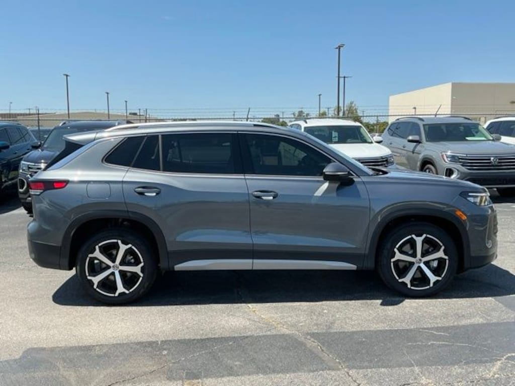 New 2026 Volkswagen Tiguan SE SUV