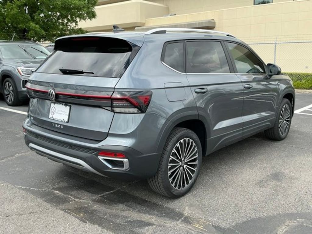 New 2026 Volkswagen Taos 1.5T SE SUV