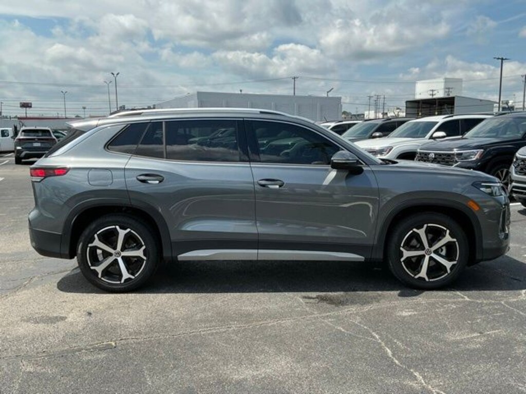 New 2026 Volkswagen Tiguan SE SUV