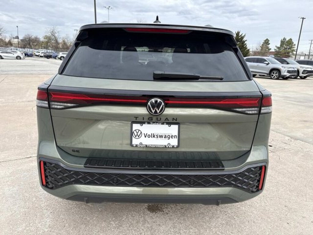 New 2026 Volkswagen Tiguan 2.0T SE R-Line Black SUV