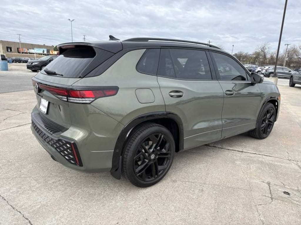 New 2026 Volkswagen Tiguan SE R-Line Black SUV