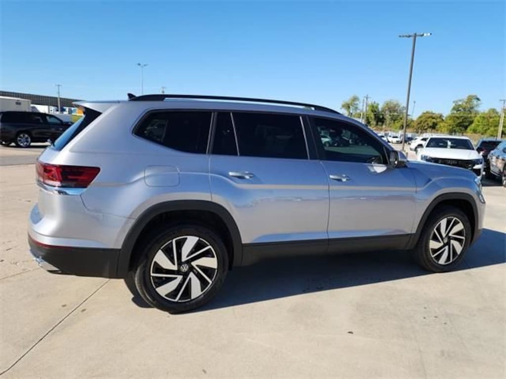 New 2026 Volkswagen Atlas SE w/Technology SUV