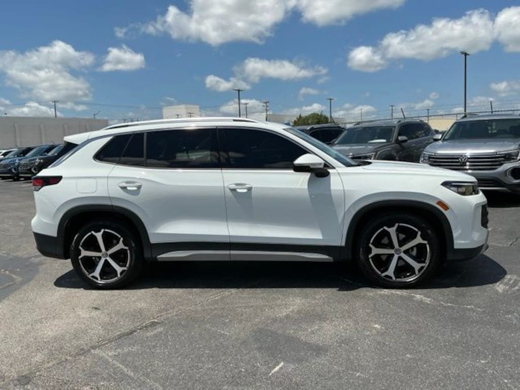 New 2026 Volkswagen Tiguan SE SUV