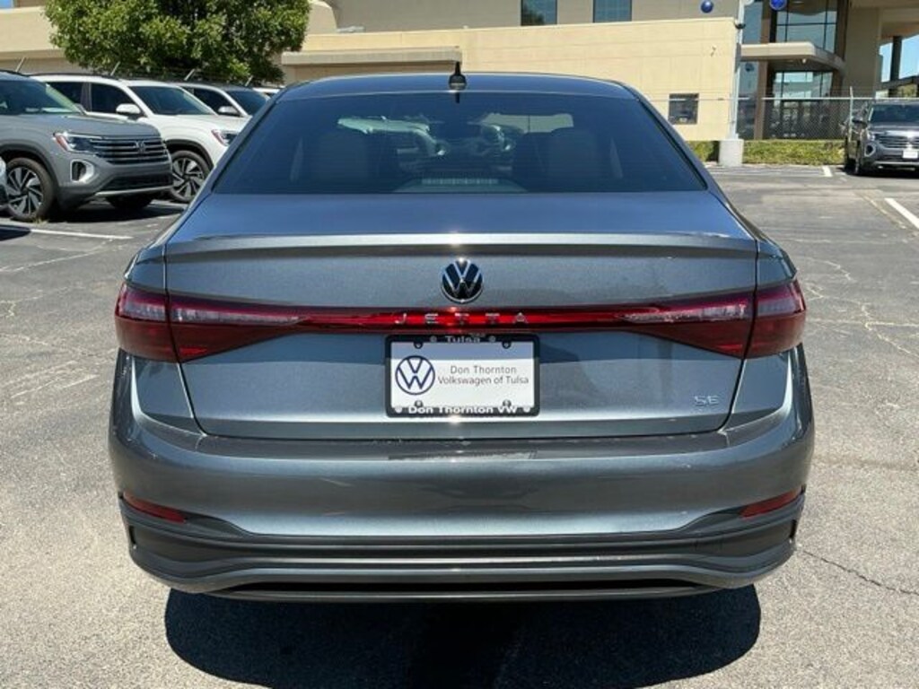 Certified 2025 Volkswagen Jetta 1.5T SE Sedan