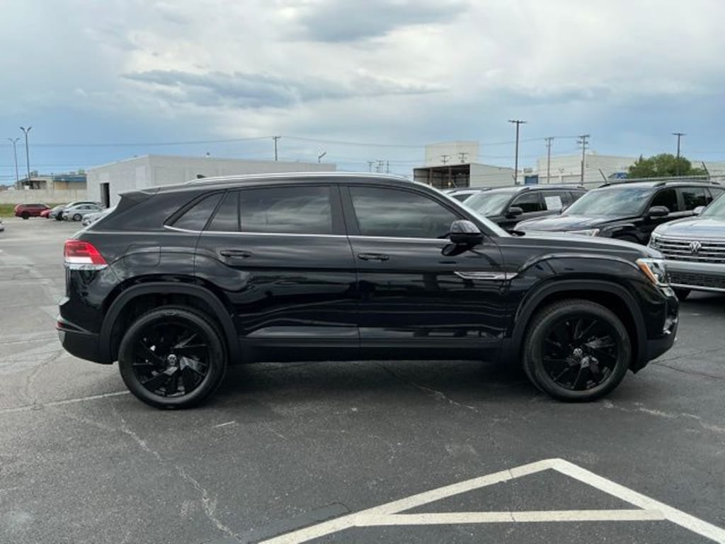 New 2026 Volkswagen Atlas Cross Sport 2.0T SE w/Technology SUV