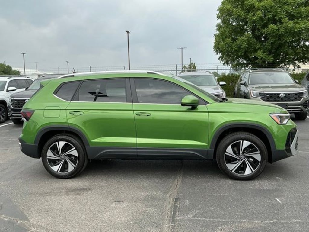 New 2026 Volkswagen Taos 1.5T SE SUV