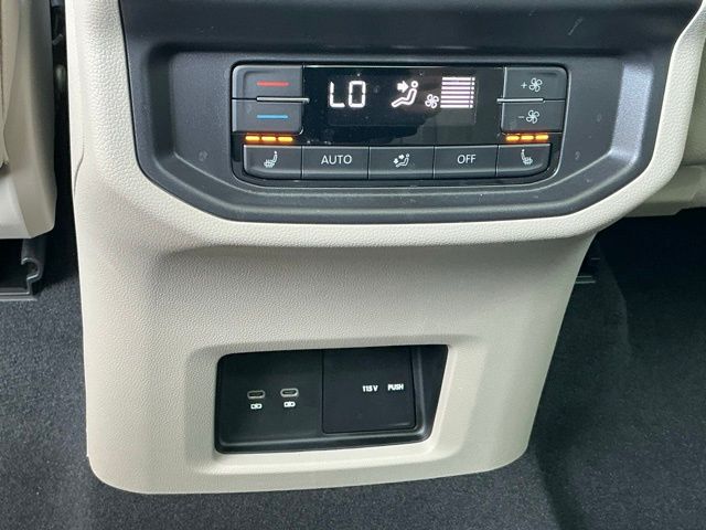 2025 Volkswagen Atlas SEL Premium R-Line - Photo 20