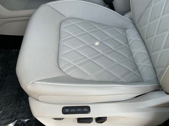 2025 Volkswagen Atlas SEL Premium R-Line - Photo 18