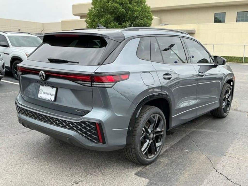 New 2026 Volkswagen Tiguan SE R-Line Black SUV