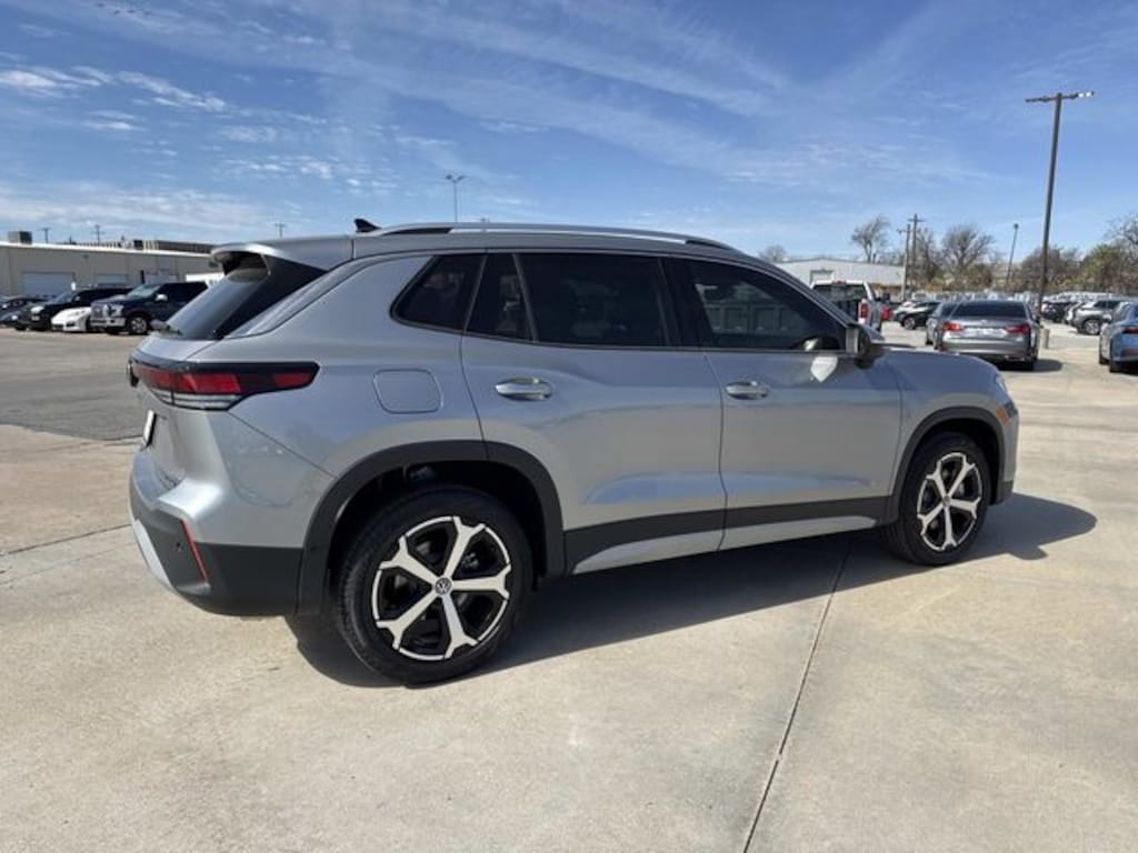 New 2026 Volkswagen Tiguan SE SUV