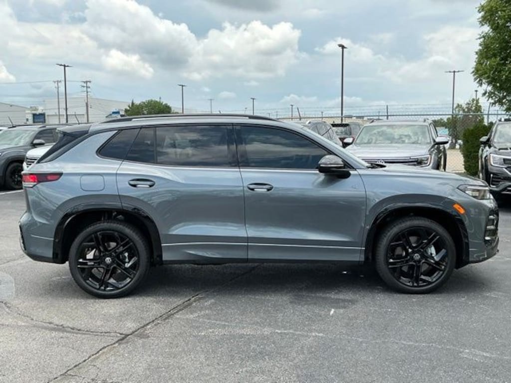 New 2026 Volkswagen Tiguan SE R-Line Black SUV