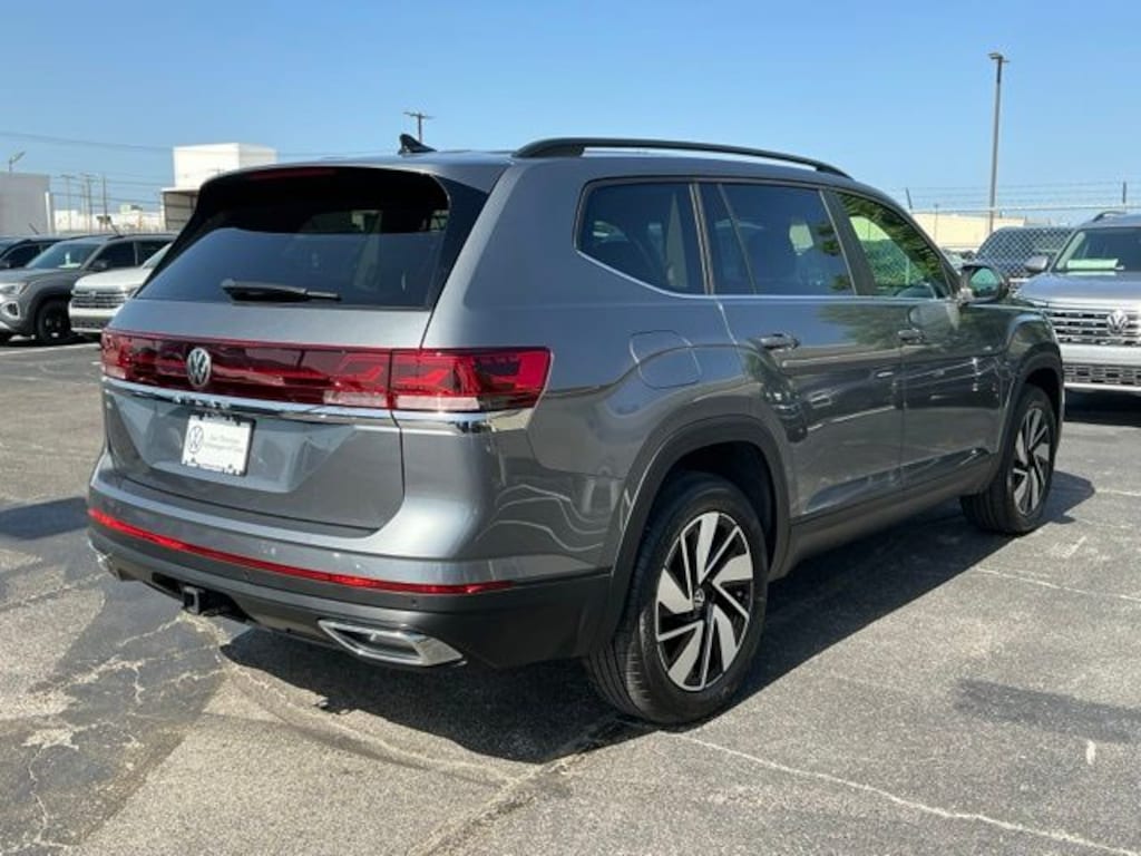Used 2025 Volkswagen Atlas 2.0T SE w/Technology SUV