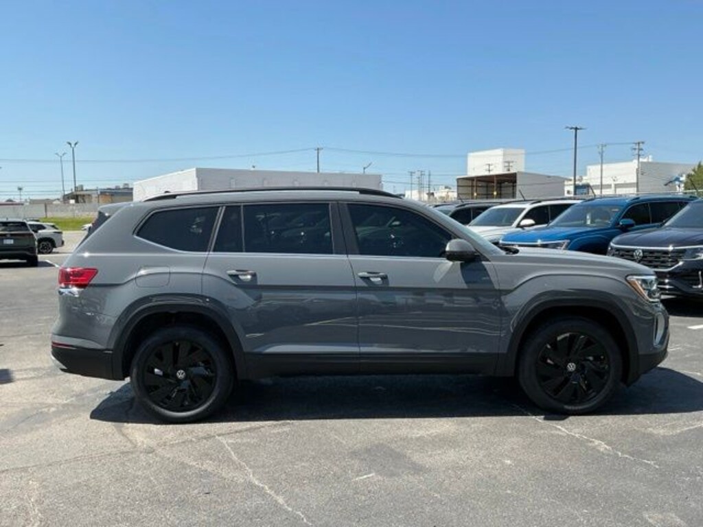 New 2026 Volkswagen Atlas SE w/Technology SUV