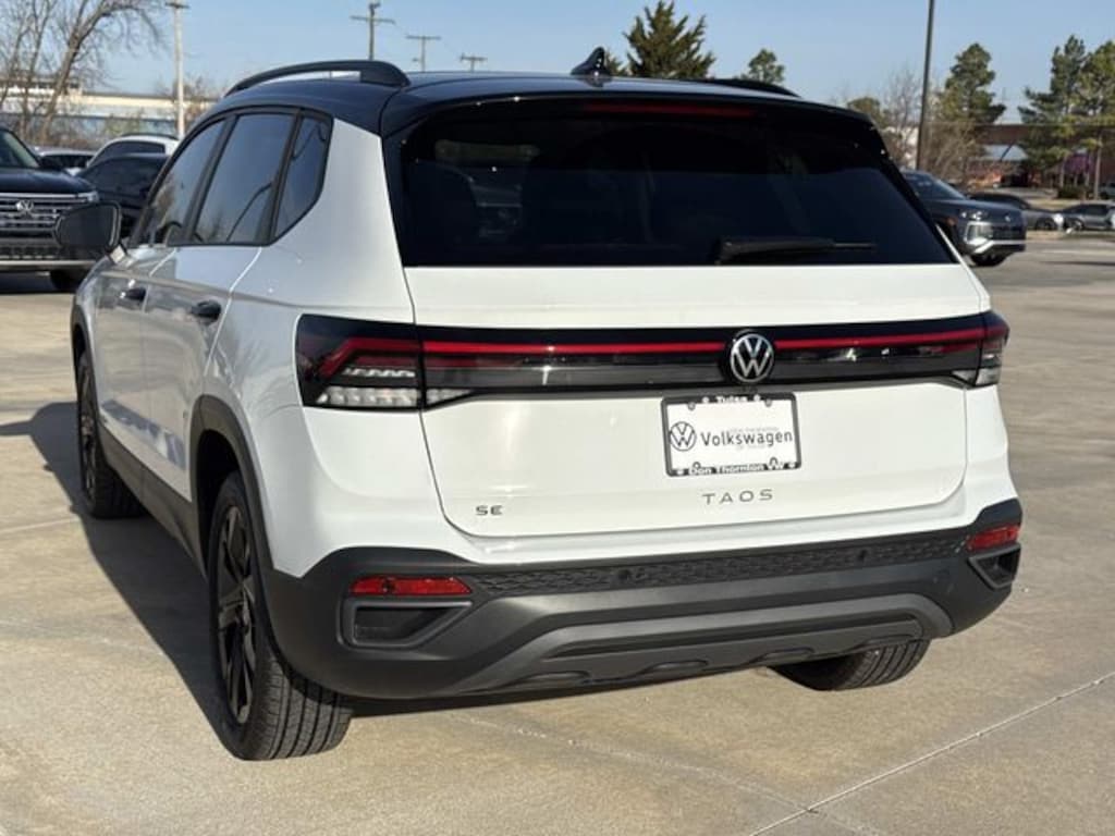 New 2026 Volkswagen Taos 1.5T SE Black SUV