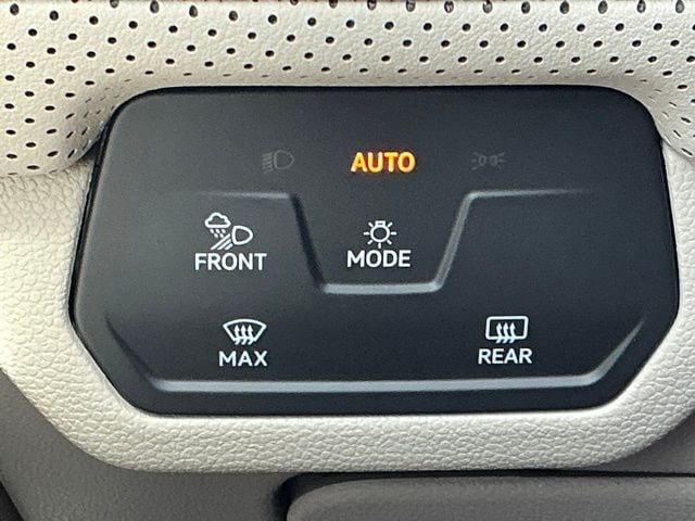 2025 Volkswagen Atlas SEL Premium R-Line - Photo 38