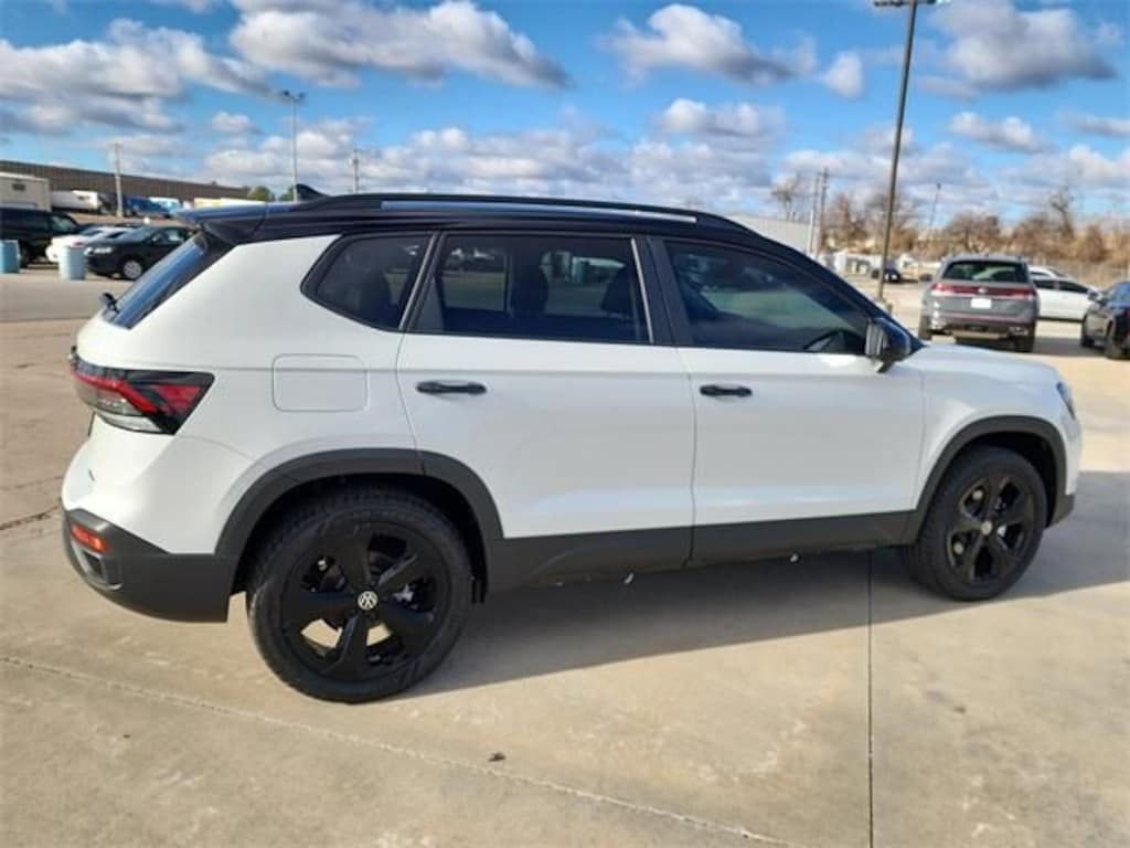 New 2026 Volkswagen Taos 1.5T SE Black SUV
