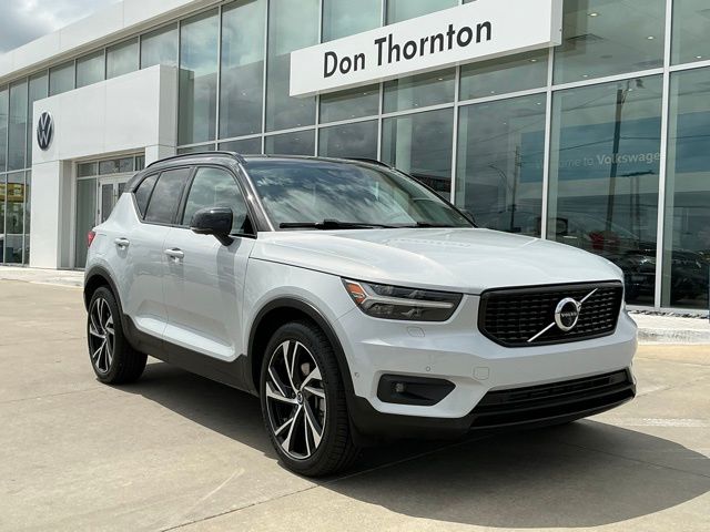 2022 Volvo XC40
