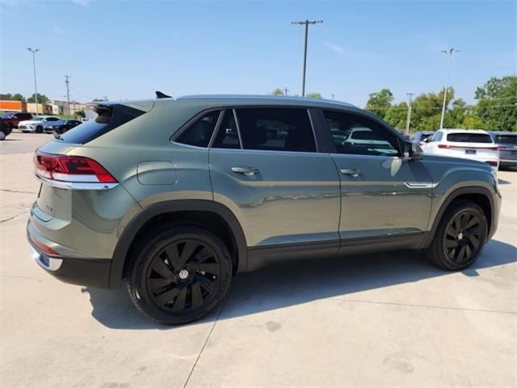 New 2026 Volkswagen Atlas Cross Sport 2.0T SE w/Technology SUV