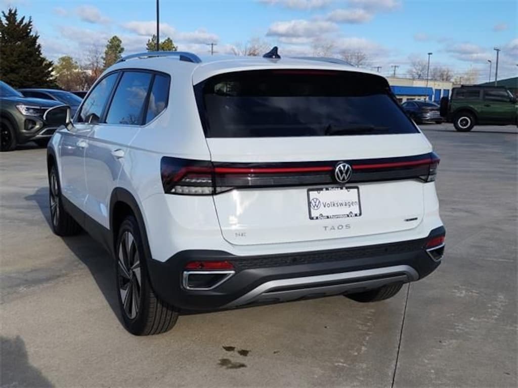 New 2026 Volkswagen Taos 1.5T SE SUV