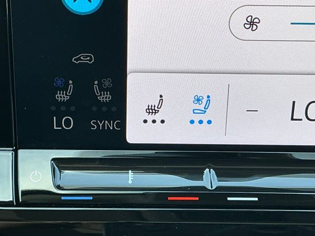 2025 Volkswagen Atlas SEL Premium R-Line - Photo 30