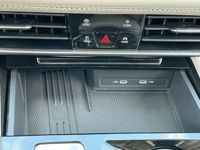 2025 Volkswagen Atlas SEL Premium R-Line - Photo 32