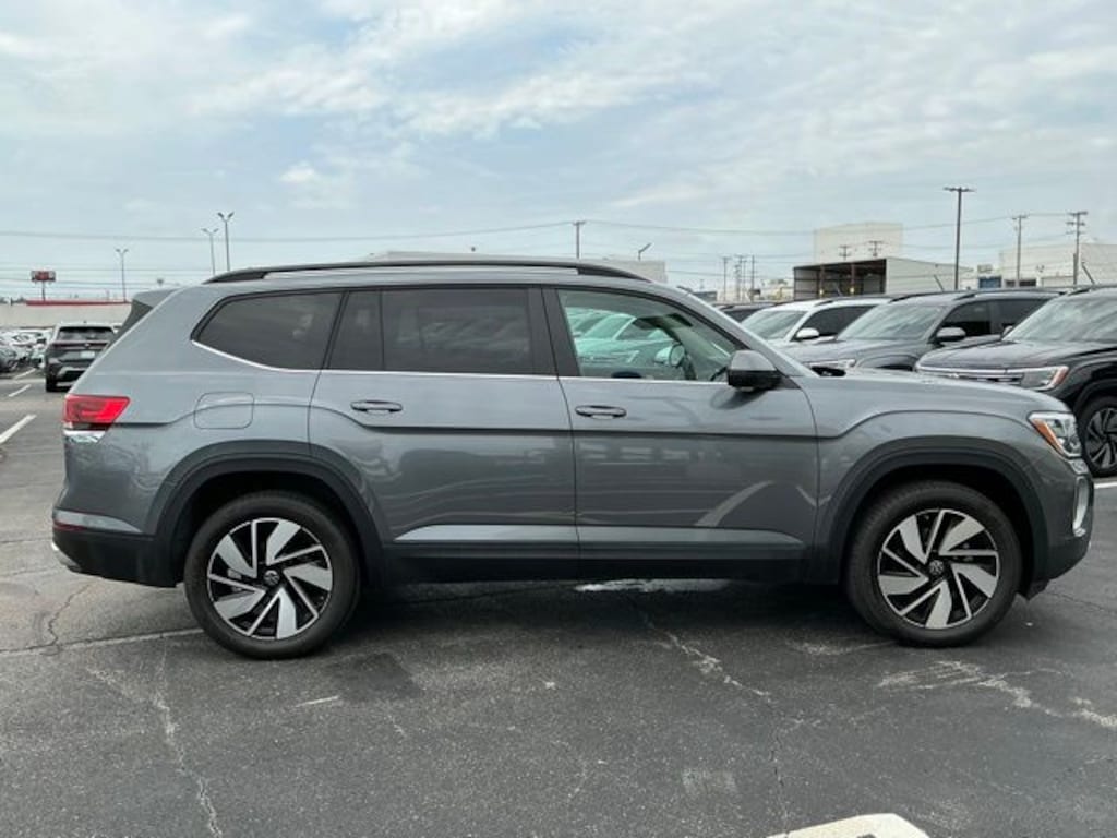 Used 2025 Volkswagen Atlas 2.0T SE w/Technology SUV