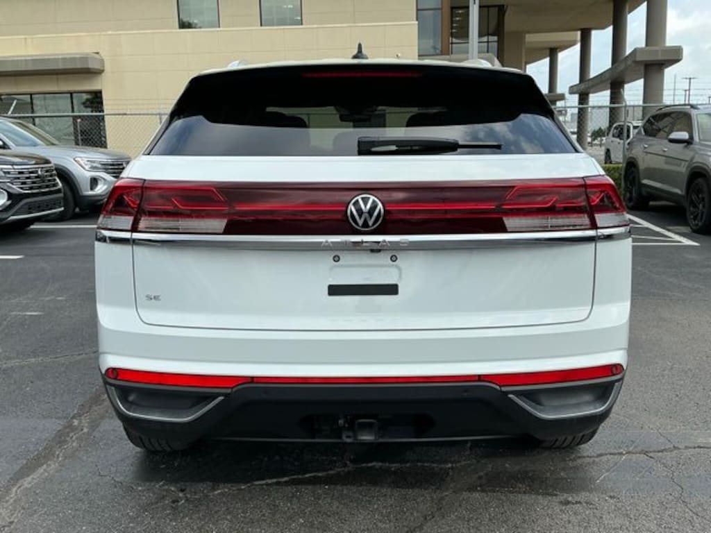 Used 2025 Volkswagen Atlas Cross Sport 2.0T SE w/Technology SUV