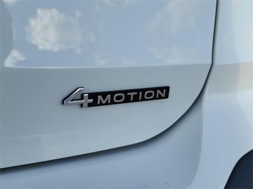 New 2026 Volkswagen Taos 1.5T SE SUV
