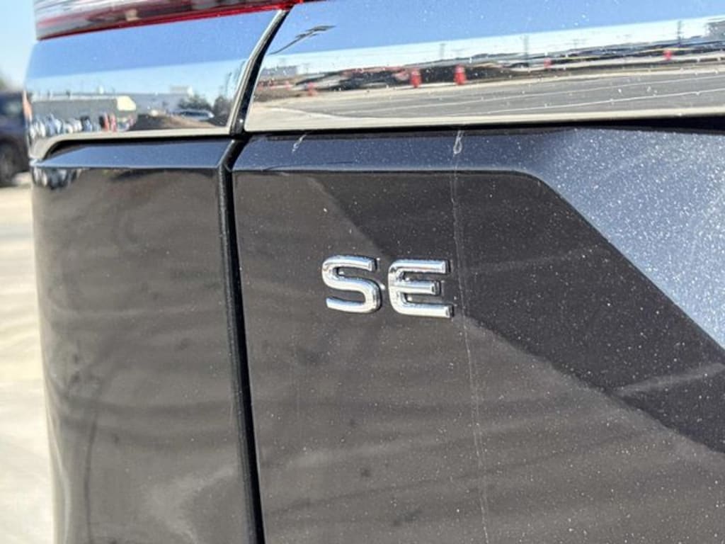 Used 2024 Volkswagen Atlas 2.0T SE w/Technology SUV