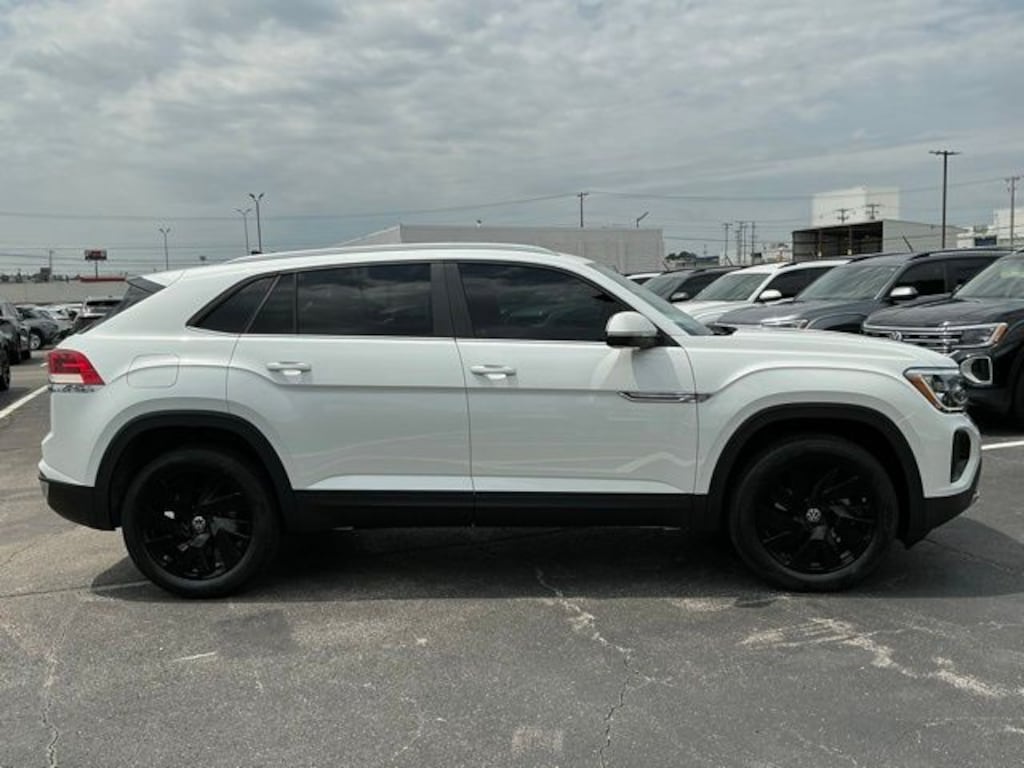 New 2026 Volkswagen Atlas Cross Sport SE w/Technology SUV