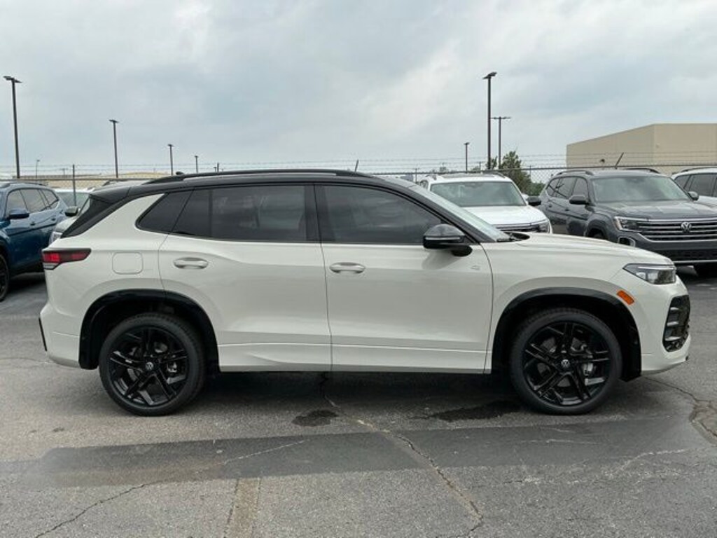 New 2026 Volkswagen Tiguan 2.0T SE R-Line Black SUV
