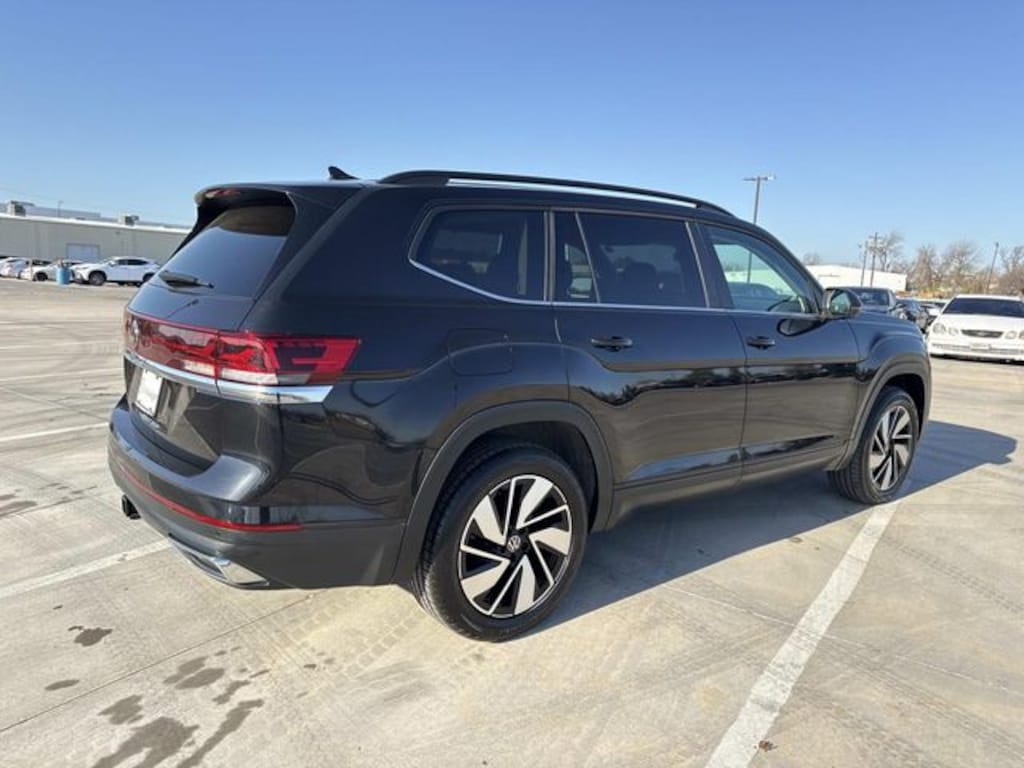 Used 2024 Volkswagen Atlas 2.0T SE w/Technology SUV