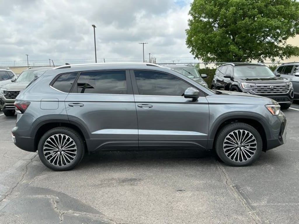 New 2026 Volkswagen Taos 1.5T SE SUV