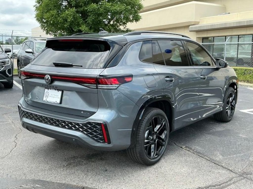 New 2026 Volkswagen Tiguan SE R-Line Black SUV