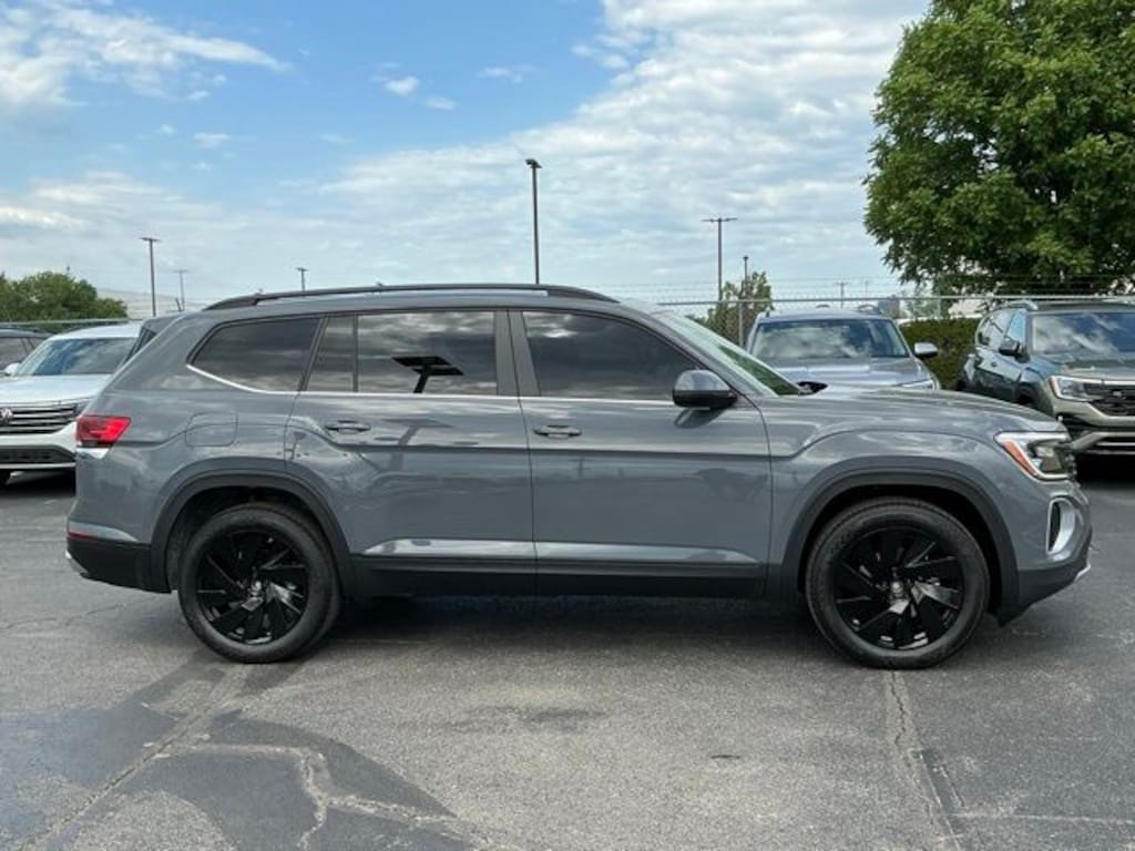 New 2026 Volkswagen Atlas SE w/Technology SUV