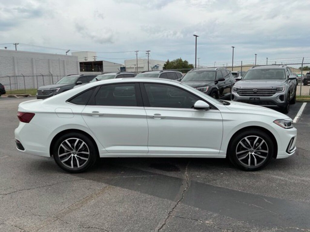 New 2027 Volkswagen Jetta 1.5T SE Sedan