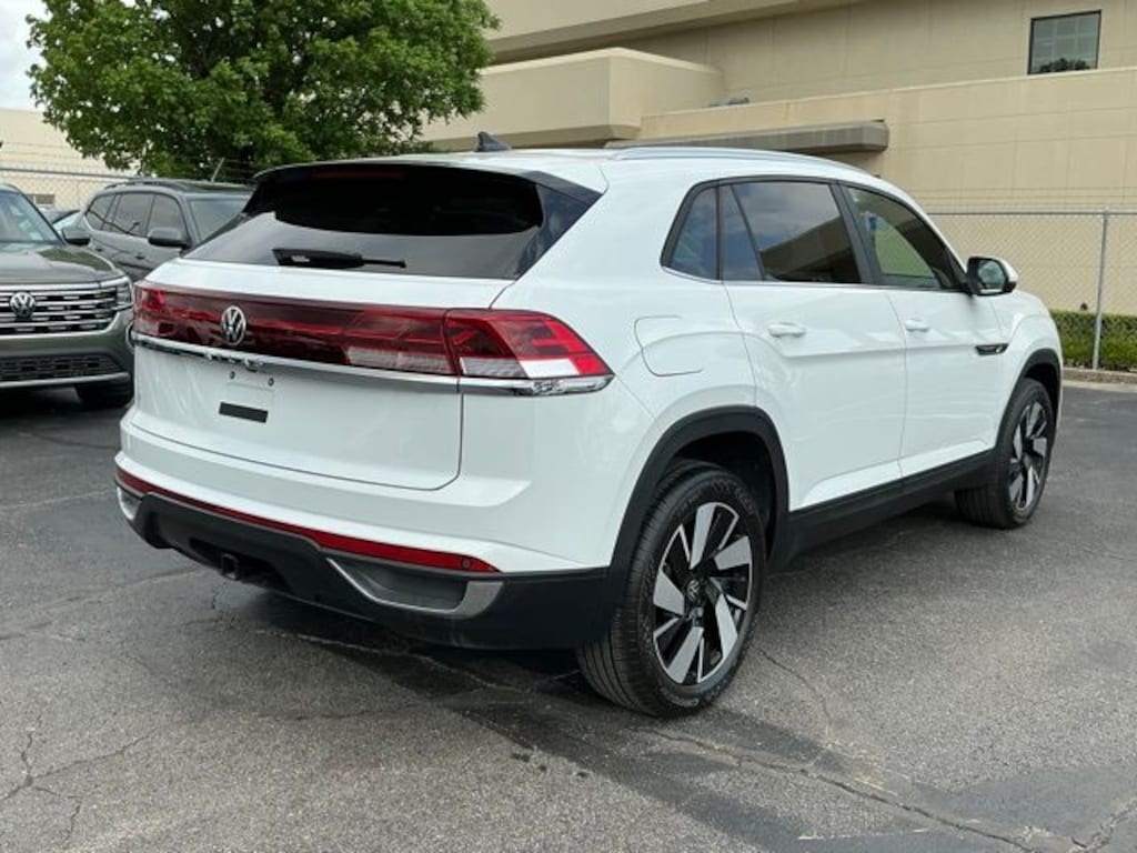 Used 2025 Volkswagen Atlas Cross Sport 2.0T SE w/Technology SUV