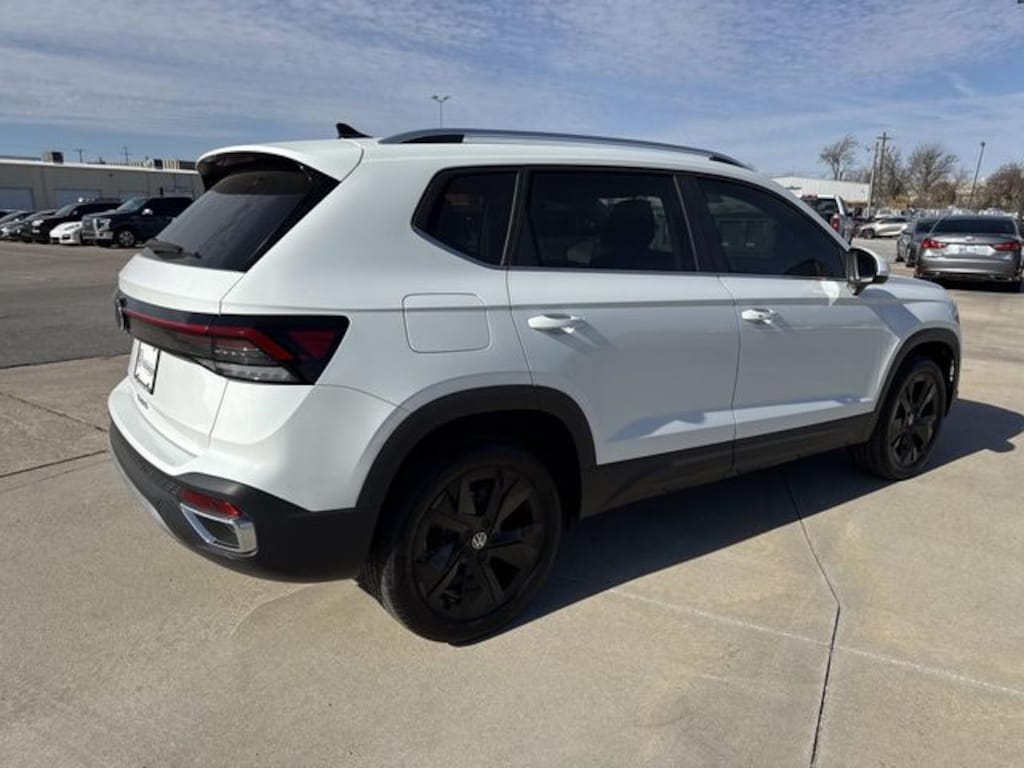 New 2026 Volkswagen Taos 1.5T SE SUV