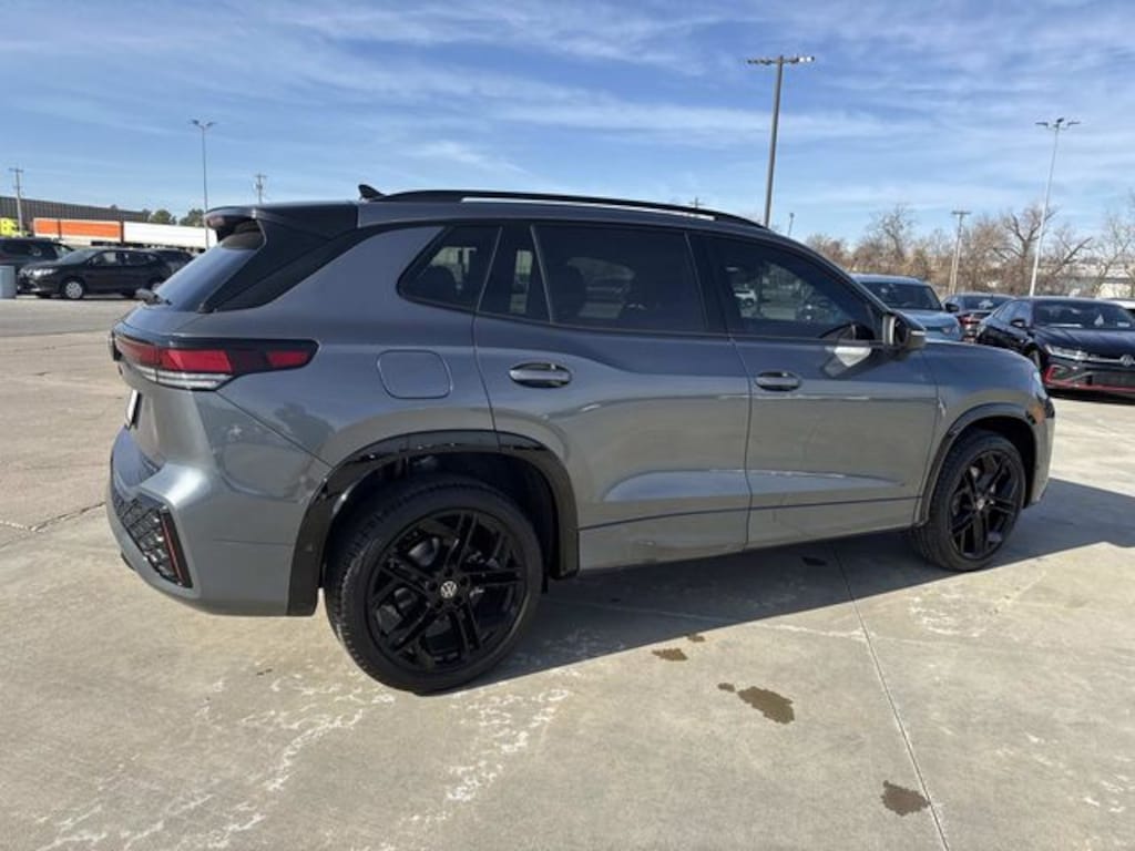 New 2026 Volkswagen Tiguan SE R-Line Black SUV