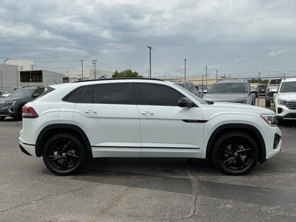 New 2026 Volkswagen Atlas Cross Sport SEL R-Line Black SUV