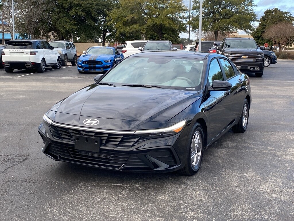 Certified 2025 Hyundai Elantra SE Sedan