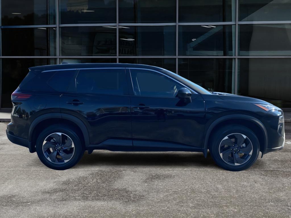 2024 Nissan Rogue SV photo 2