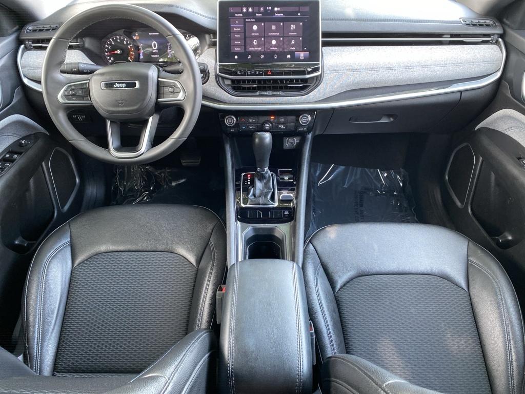 2024 Jeep Compass Latitude photo 2