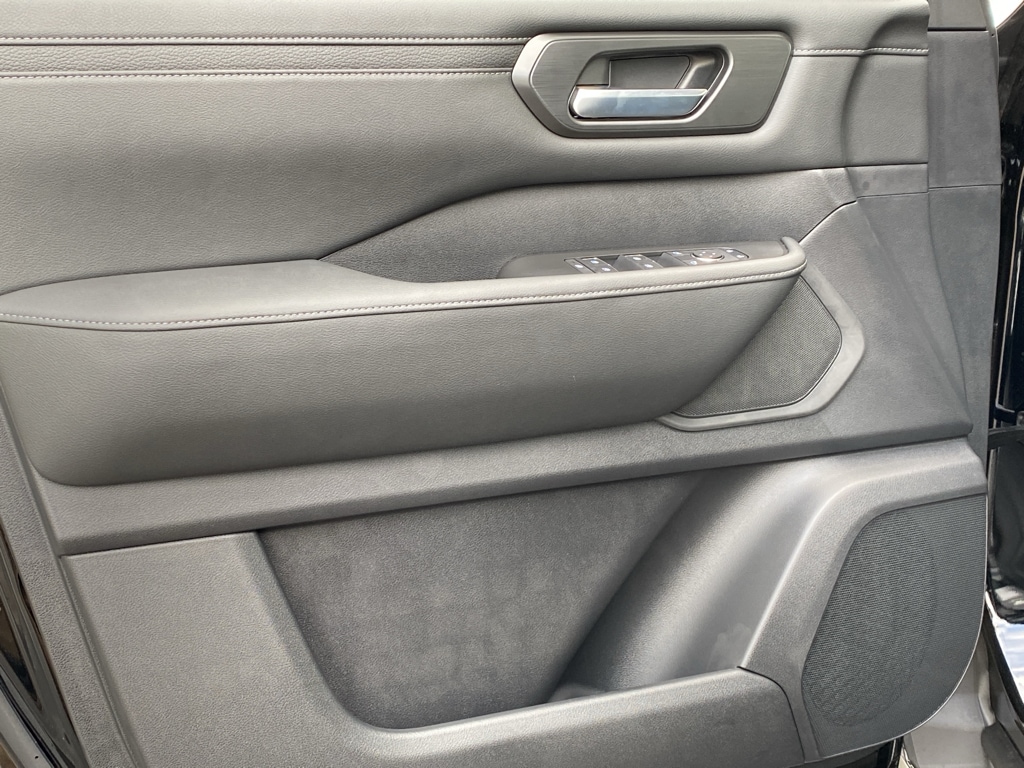 2026 Nissan Armada SV - Photo 11