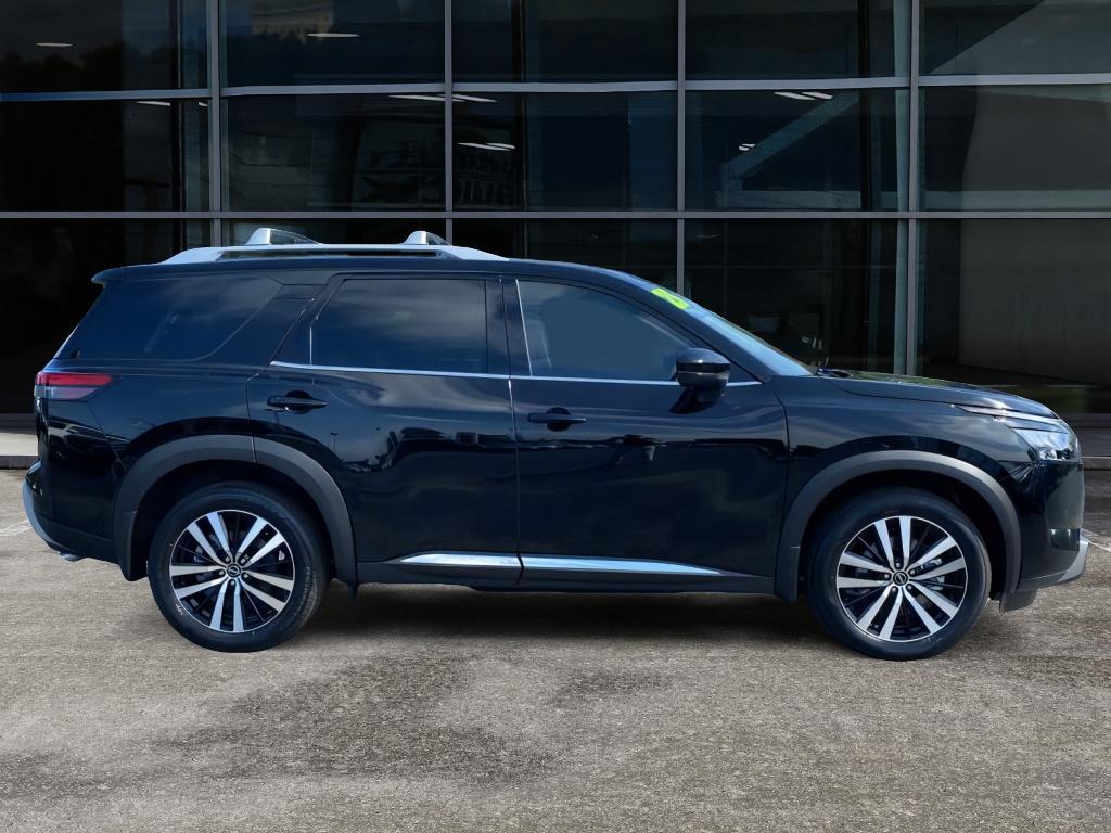 2025 Nissan Pathfinder Platinum photo 4