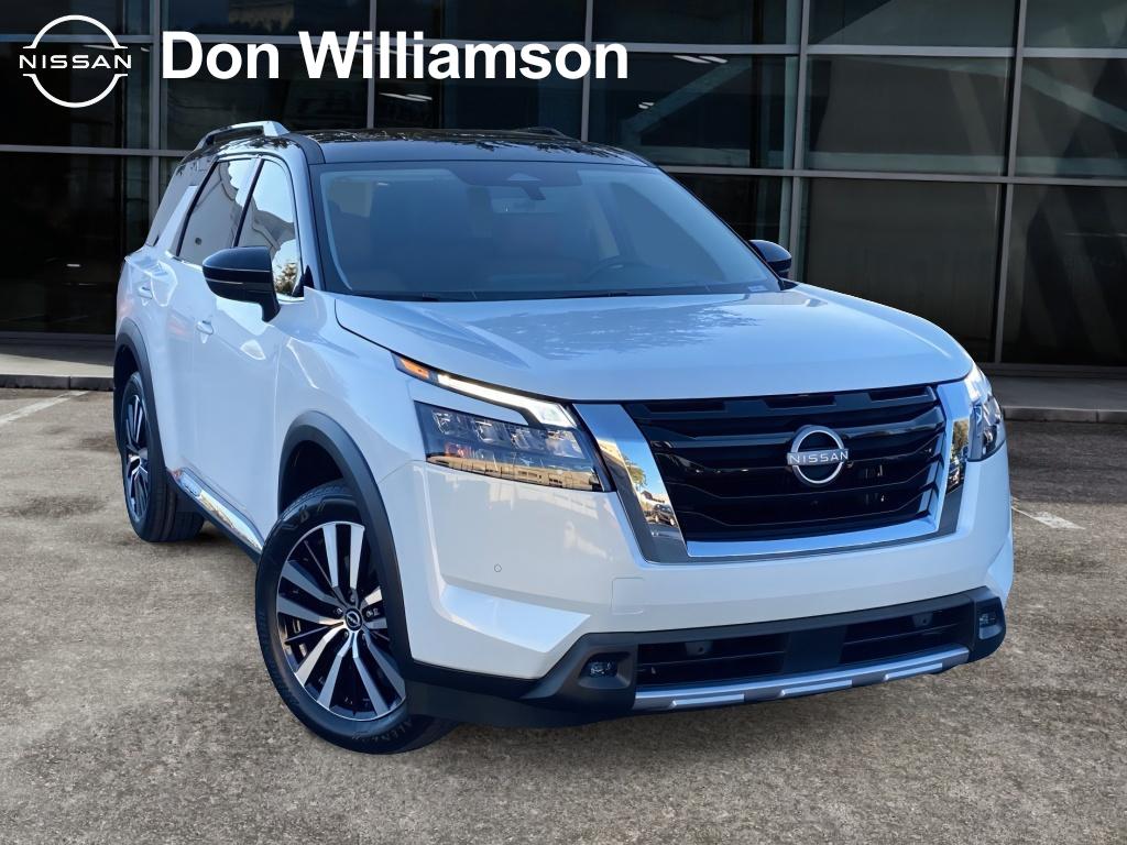 2025 Nissan Pathfinder Platinum's photo