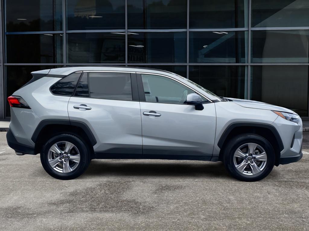 2024 Toyota RAV4 XLE photo 2