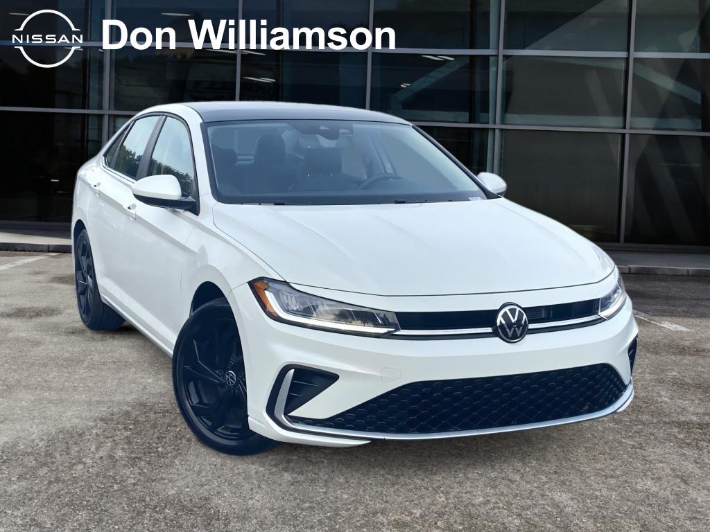 2025 Volkswagen Jetta SE's photo