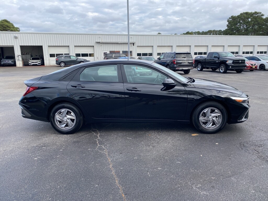Certified 2025 Hyundai Elantra SE Sedan