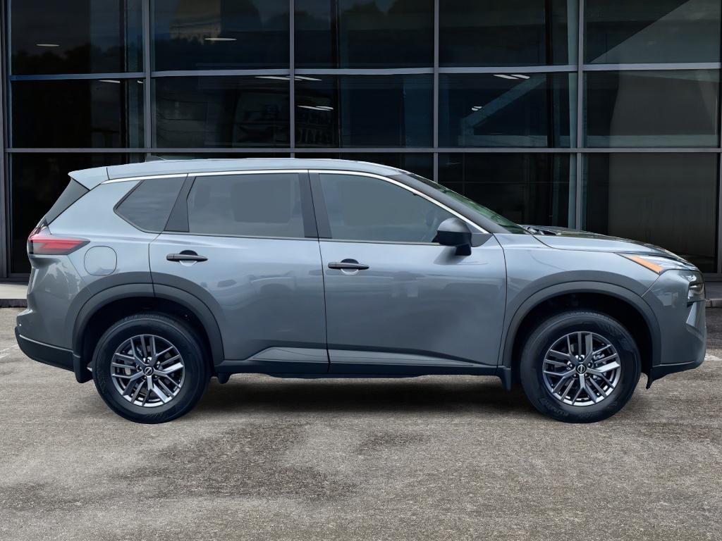 2026 Nissan Rogue S photo 2